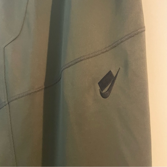 BNWT Nike limited addition midi skirt with side slit zipper - Picture 7 of 7